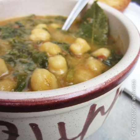 Zuppa alla romana con ceci, pasta e rosmarino
