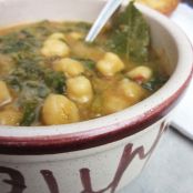 Zuppa alla romana con ceci, pasta e rosmarino