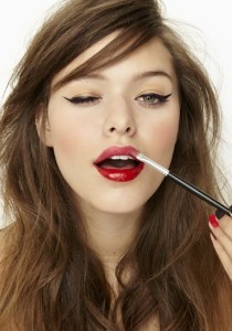 BELLEZZA: 6 abitudini che ci rovinano e che commettiamo tutti i giorni