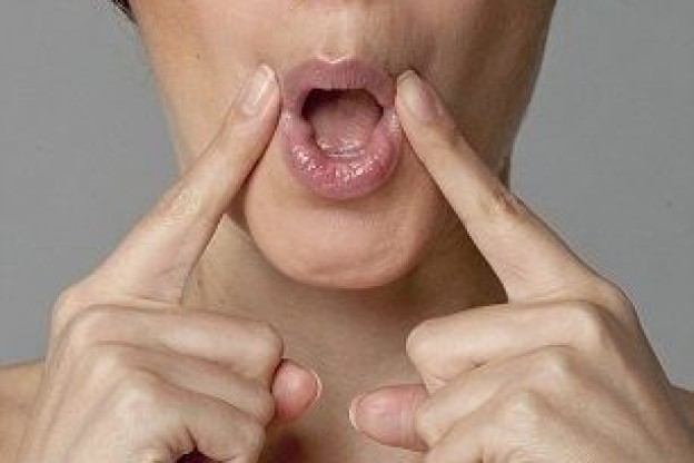 Gli esercizi per eliminare il doppio mento