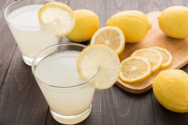 I vantaggi del succo di limone sul viso