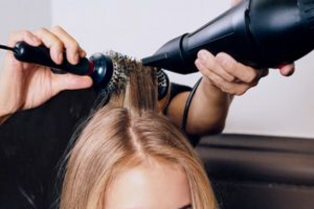 Ecco perch&eacute; conviene asciugarsi sempre i capelli!!