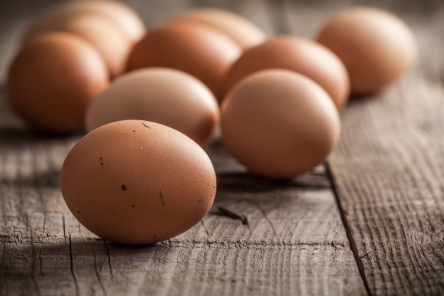 Perché è meglio conservare le uova a temperatura ambiente
