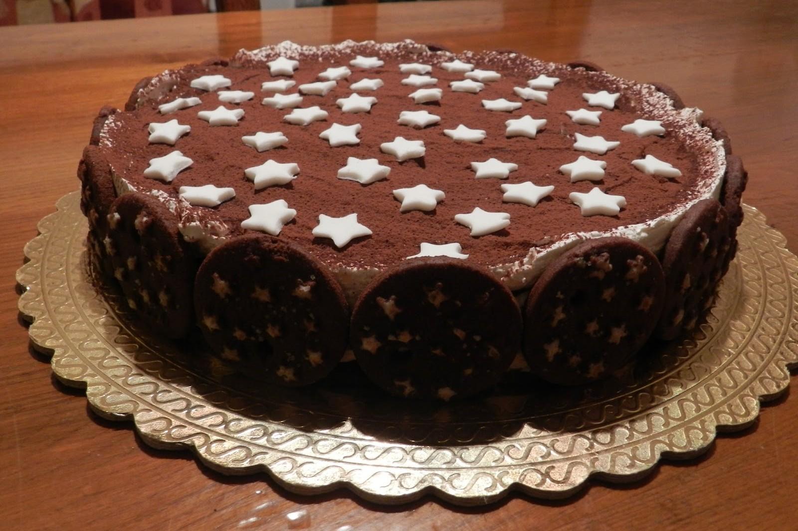 Домашние торты фото по шагово. Украшение домашнего торта. Торт простой. Красивые тортики домашние. Несложное украшение торта.