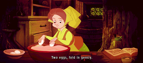 1 - Quando qualcuno aggiunge 2 uova SULLA torta, intere!